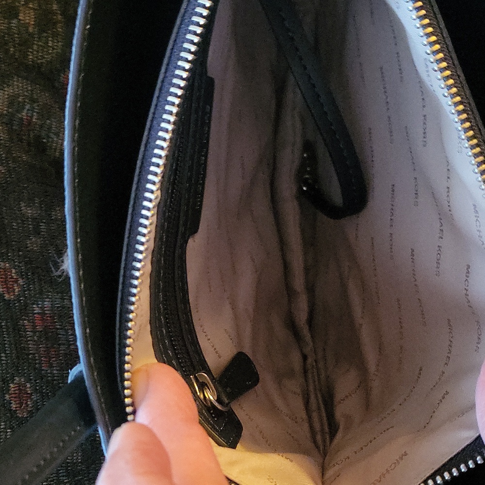 Micheal Kors Purse W/Wallet - Picture 3 of 9